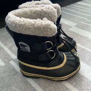 Sorel Toddler Boots size 9 (runs small)